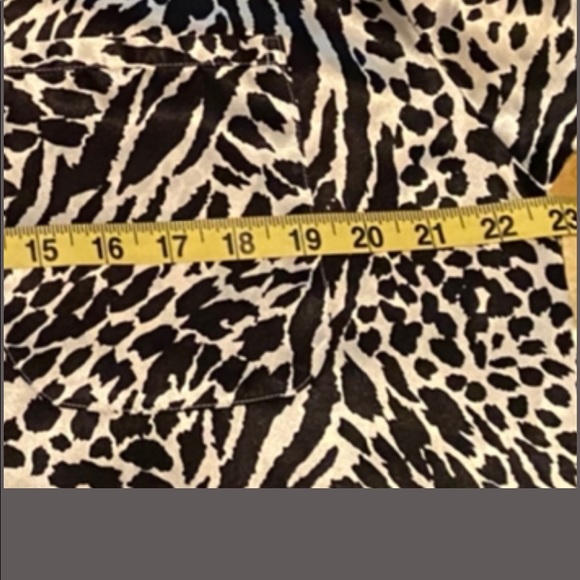 VICTORIAS SECRET  COVER UP / LOUNGE - Picture 10 of 13